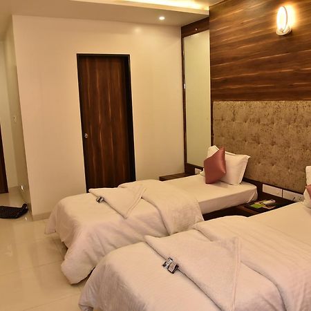 Hotel Comfort Bharuch Exterior foto